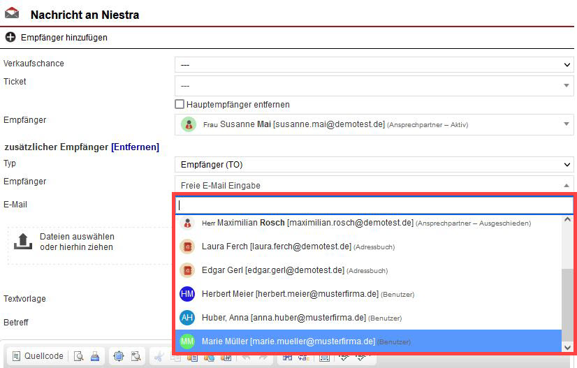 Screenshot geöffnetes Nachrichtenfenster mit markiertem Drop-Down-Menü zur Auswahl des Empfängers