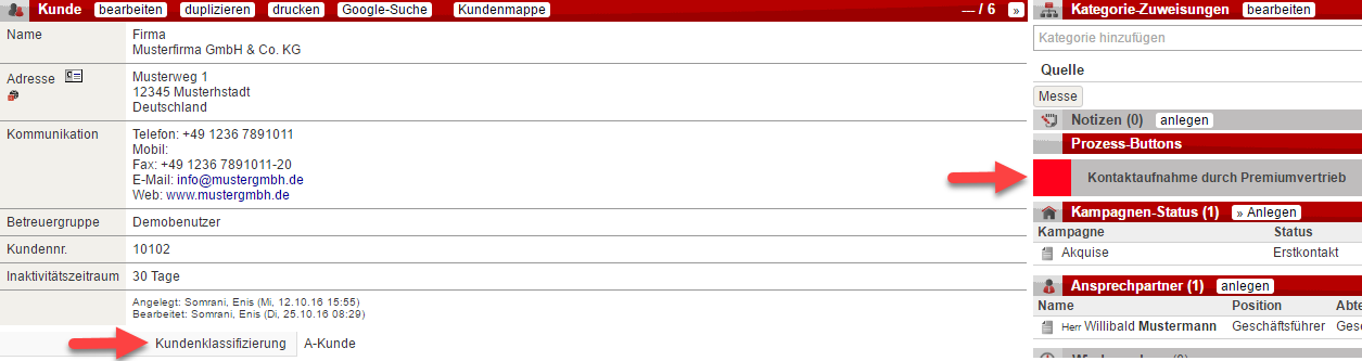 Screenshot Hauptansicht einer Kundenkartei mit Pfeilen auf die Klassifizierung des Kunden und dem erschienenen Porzessbutton