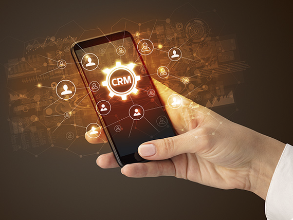 Webbasierte mobile CRM Lösungen geben von überall aus Zugriff auf Informationen über Kunden – und dies plattformunabhängig (Android, Windows) ganz ohne Apps.