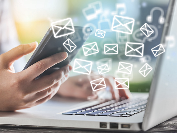 Aussendungen von E-Mails oder Briefen können auch passende Methoden bei der Neukundengewinnung sein, um Ihren potentiellen Kunden Ihre Produkte näherzubringen.