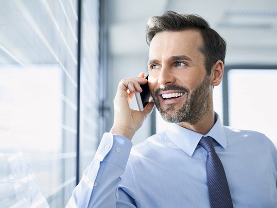 Positive Stimmung überträgt sich bei der Telefonakquise auch schnell auf die Stimmung des Kunden am anderen Telefon. Dies begünstigt den Kontakt & das Verkaufen